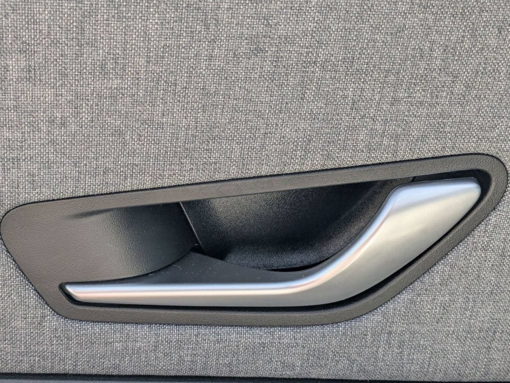 Used 2025 Hyundai Elantra Limited FWD image 28
