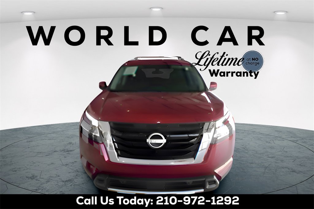 Used 2024 Nissan Pathfinder SL image 2