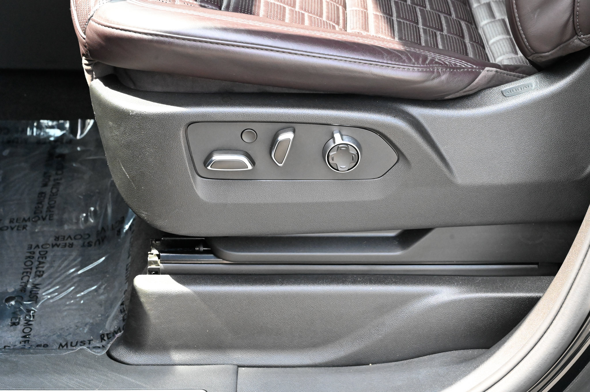 Used 2023 Cadillac Escalade ESV Sport Platinum w/ LPO, ONYX Package AWD/4WD image 19