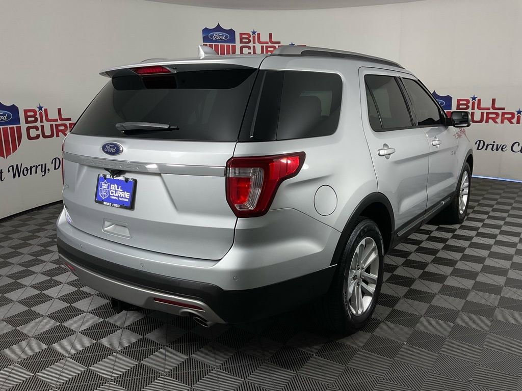 Certified 2017 Ford Explorer XLT image 3