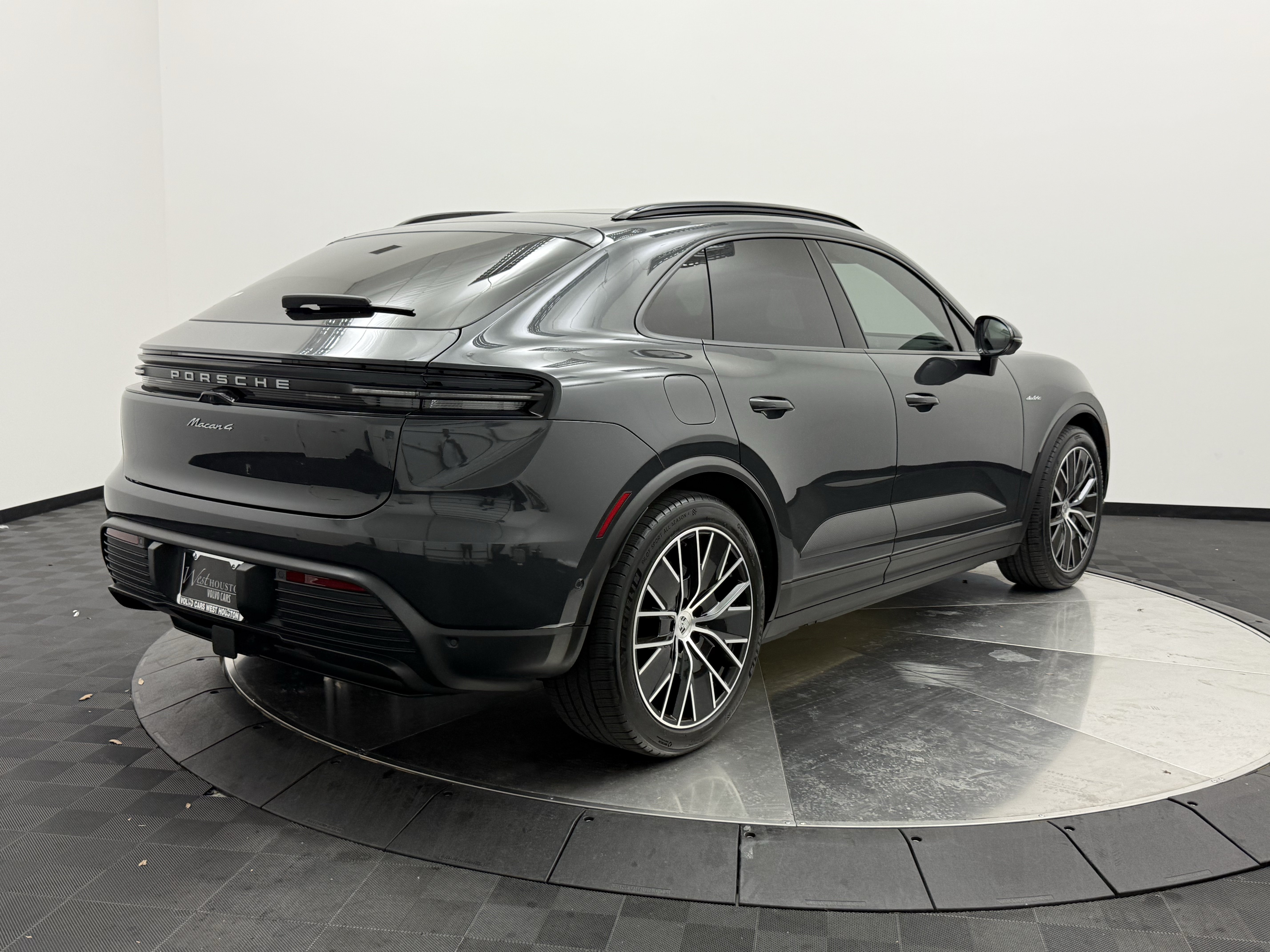 Used 2024 Porsche Macan 4 Electric AWD/4WD image 8