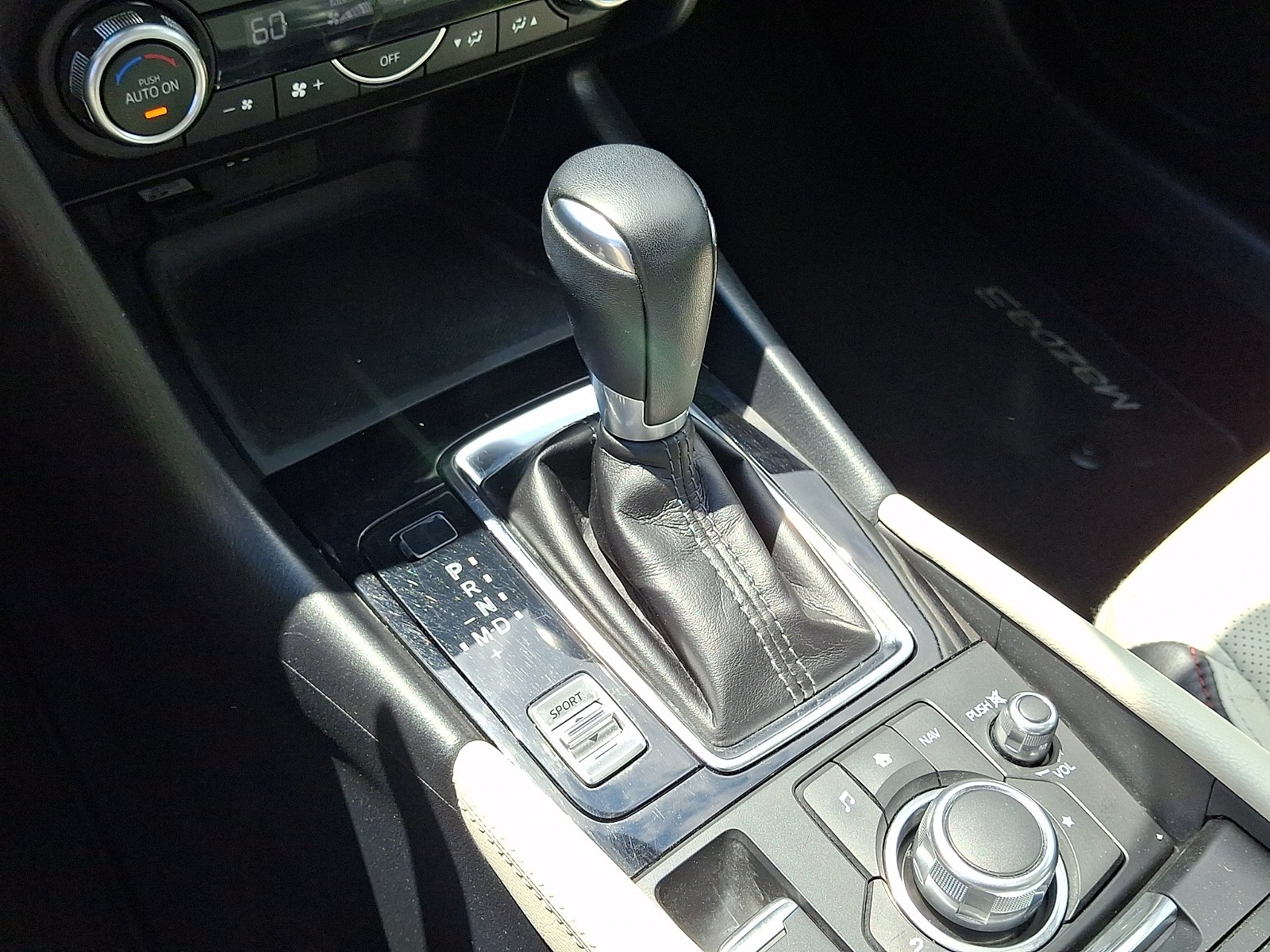 Used 2018 MAZDA MAZDA3 Grand Touring w/ Premium Equipment Package FWD image 16