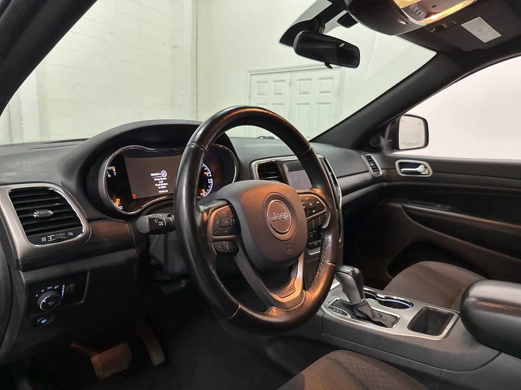 Used 2020 Jeep Grand Cherokee Laredo AWD/4WD image 29