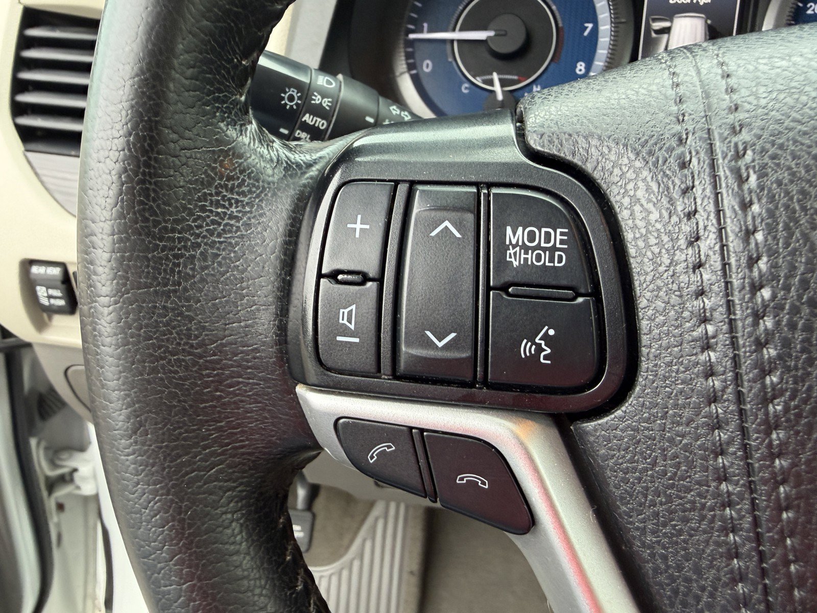 Used 2020 Toyota Sienna XLE w/ XLE Navigation Package AWD/4WD image 16