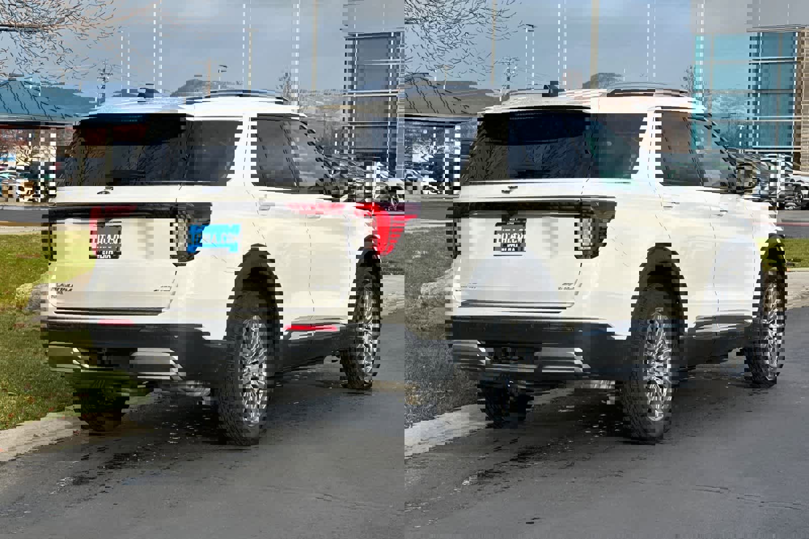 Certified 2025 Ford Explorer Platinum image 2