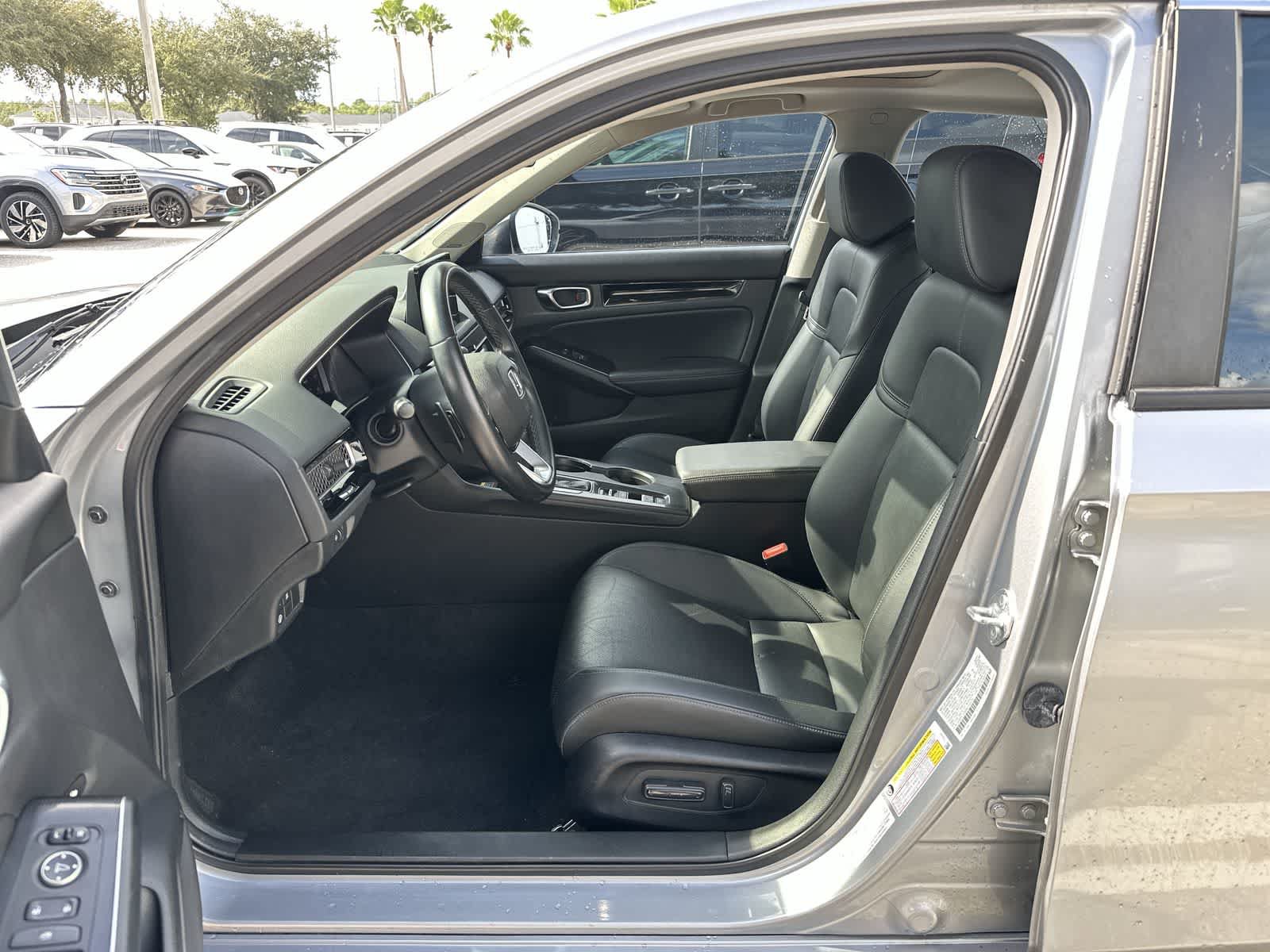 Used 2022 Honda Civic Touring image 2
