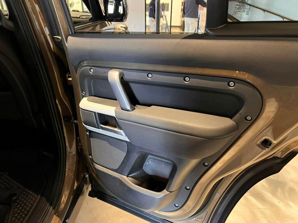 Used 2023 Land Rover Defender 110 X-Dynamic SE image 27