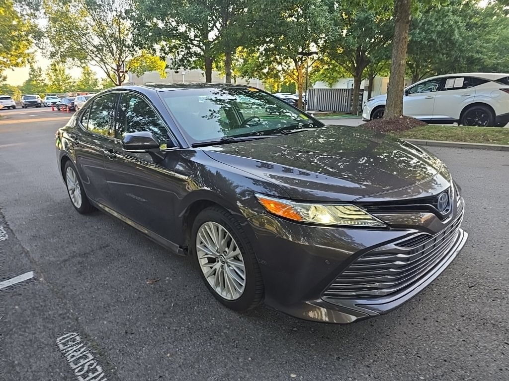 Used 2018 Toyota Camry XLE FWD image 2