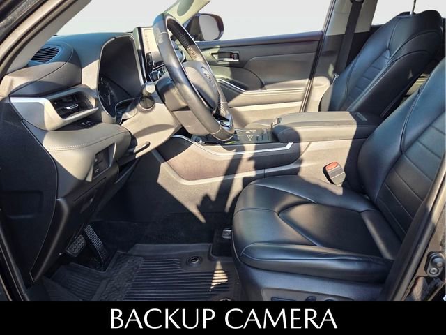 Used 2021 Toyota Highlander XLE AWD/4WD image 6