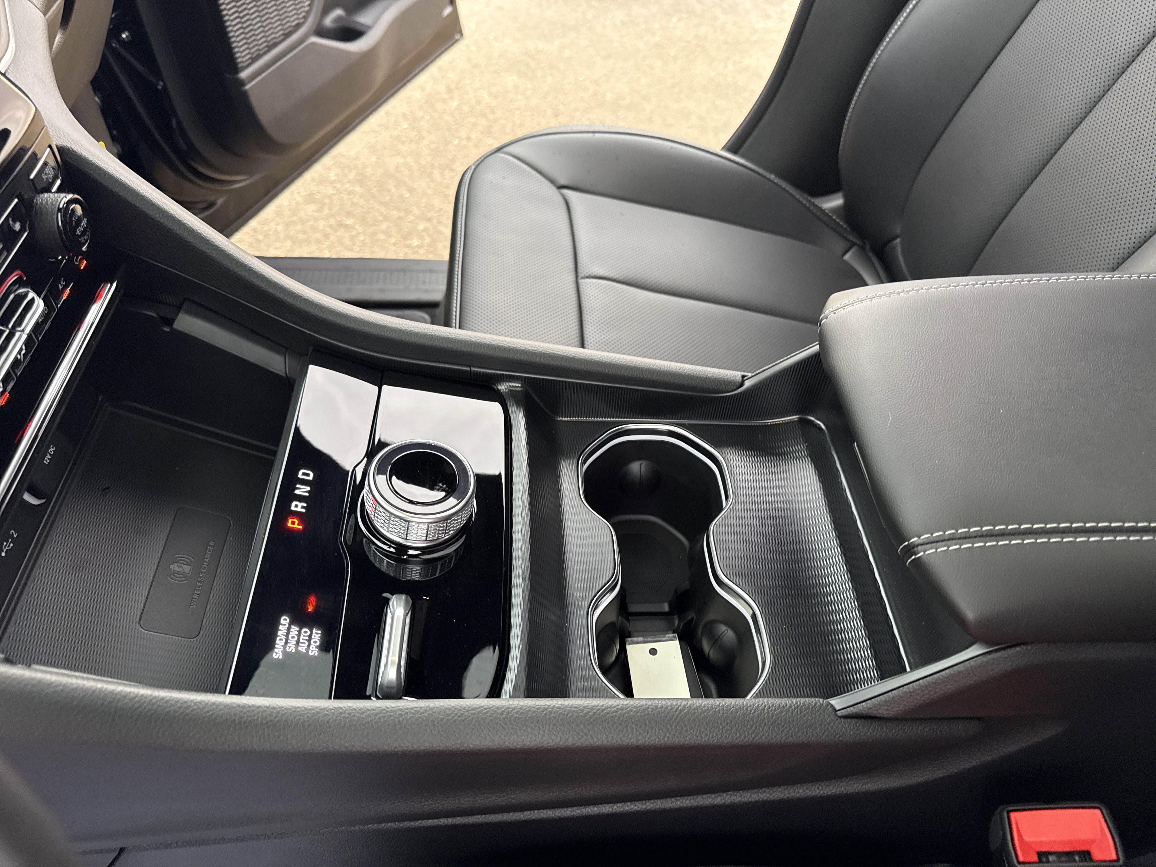 New 2025 Jeep Grand Cherokee Limited w/ Luxury Tech Group II image 28