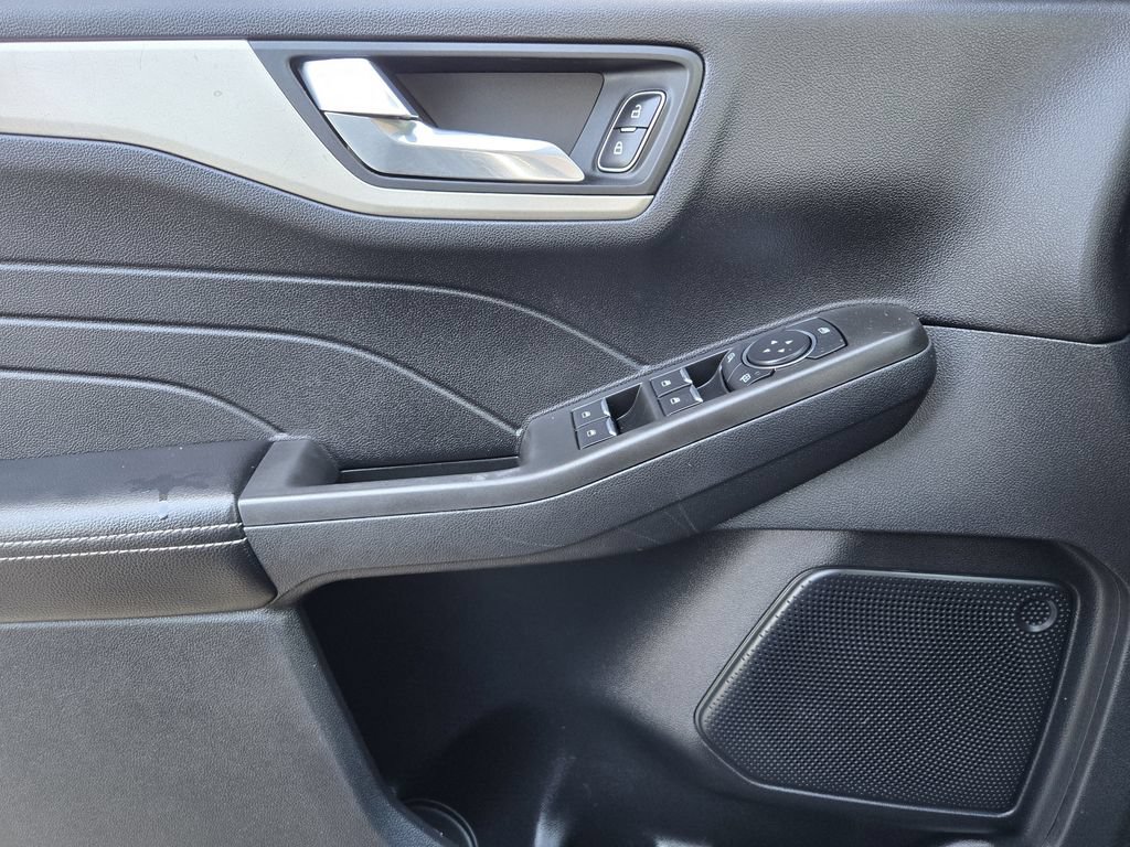 Used 2021 Ford Escape SE FWD image 18