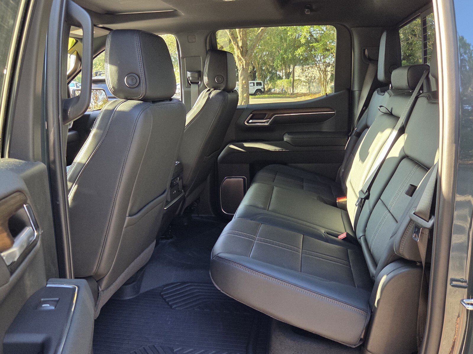 Used 2026 Chevrolet Silverado 1500 High Country w/ Technology Package AWD/4WD image 13