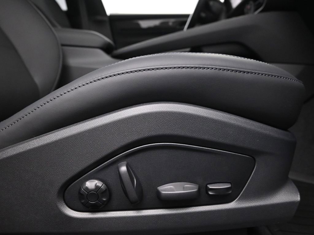 New 2026 Porsche Macan Turbo Electric image 15