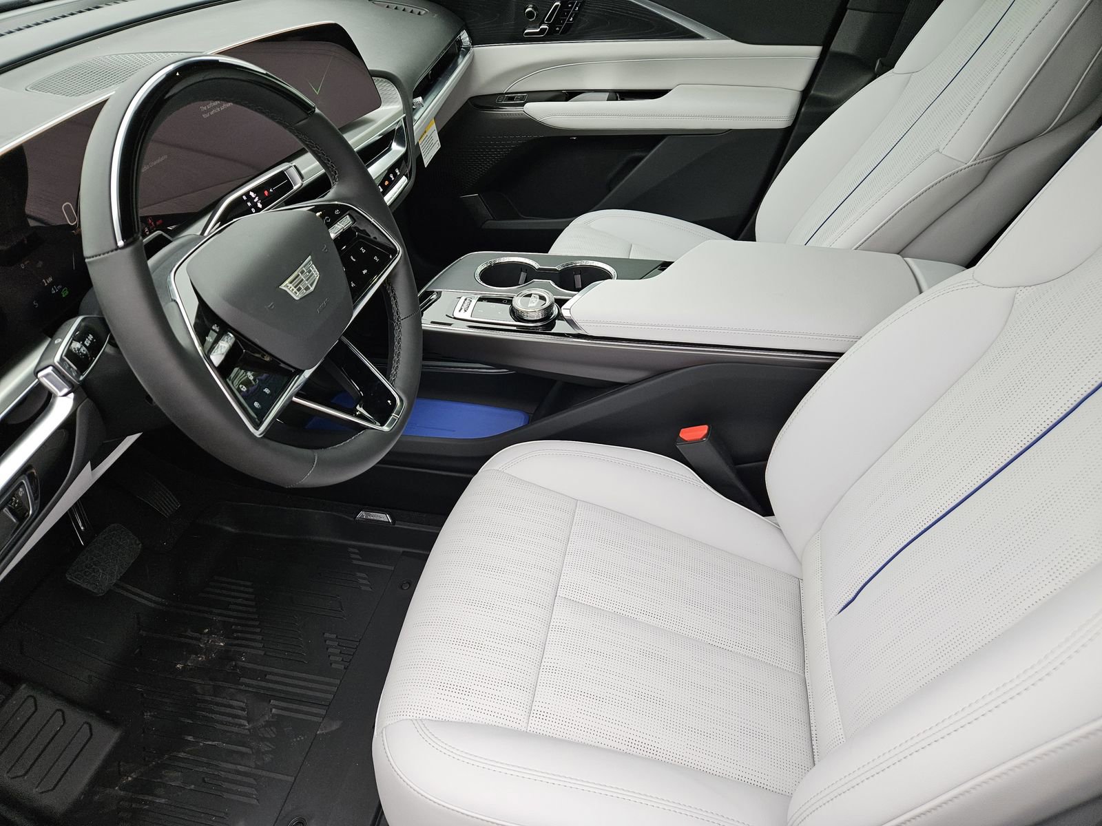 New 2026 Cadillac Lyriq Sport w/ LPO, Floor Liner Package AWD/4WD image 15