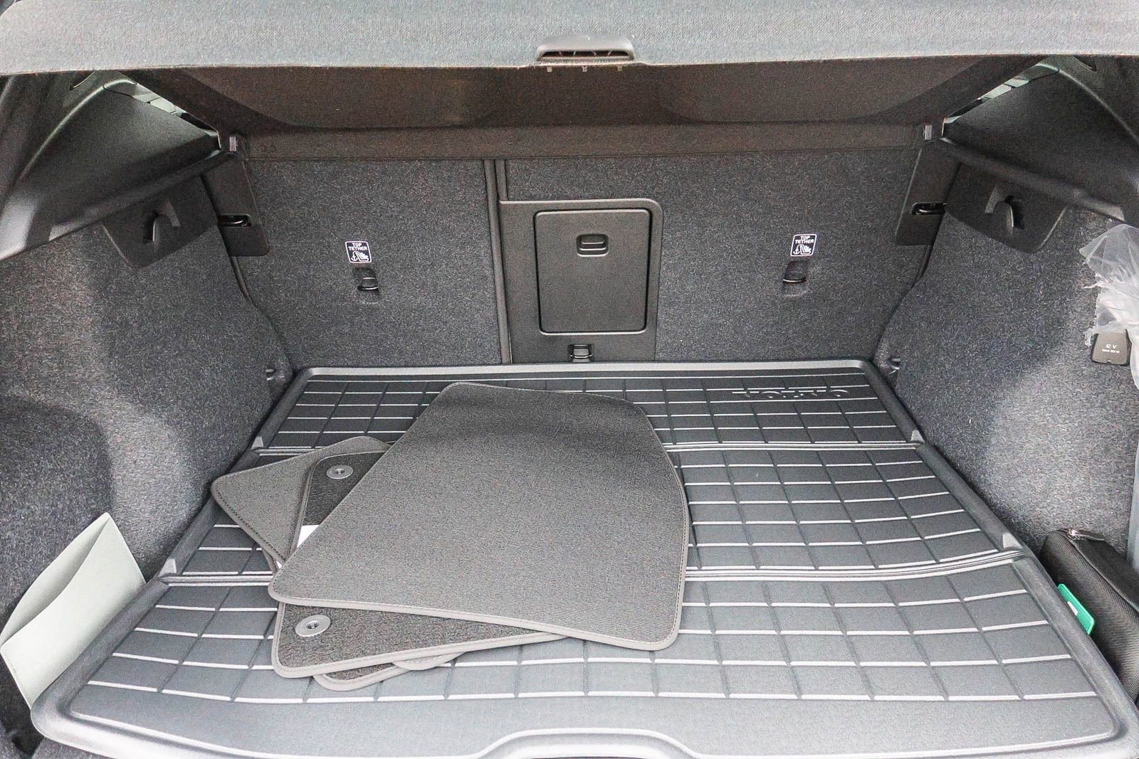 New 2026 Volvo XC40 B5 Plus w/ Protection Package Premier image 27