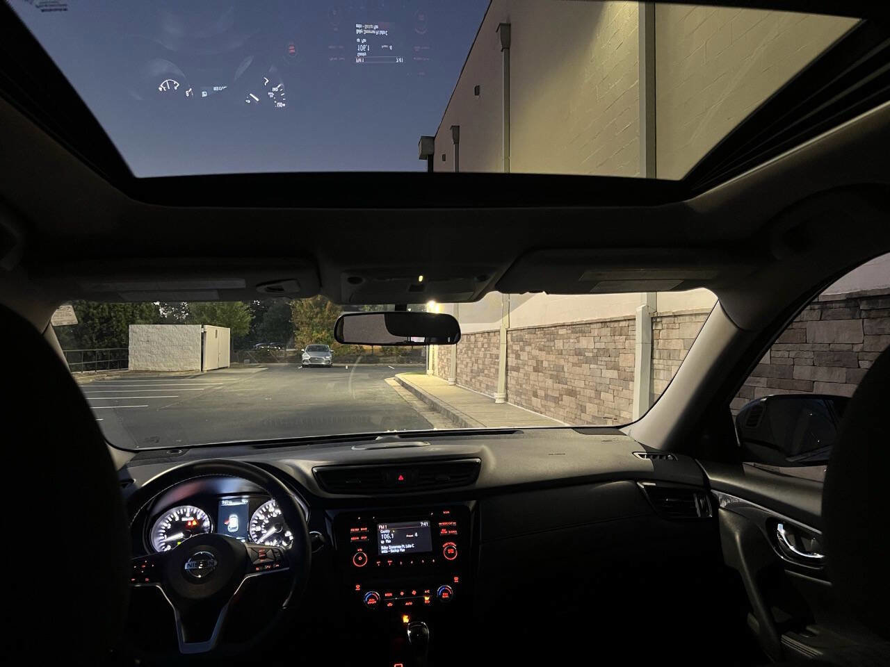 Used 2017 Nissan Rogue SV image 14