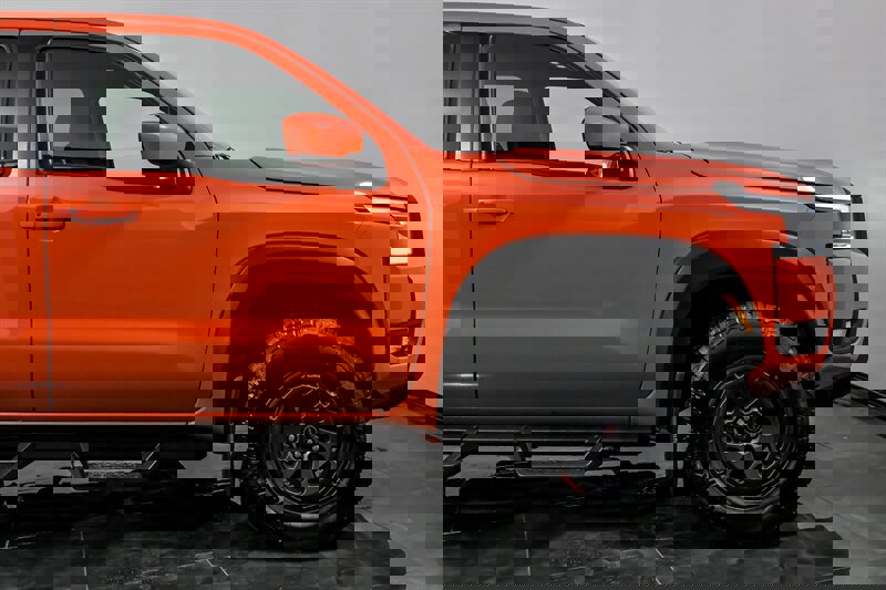 Used 2025 Nissan Frontier PRO-4X image 12