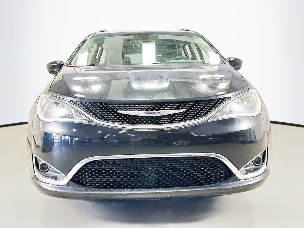 Used 2017 Chrysler Pacifica Touring-L image 4