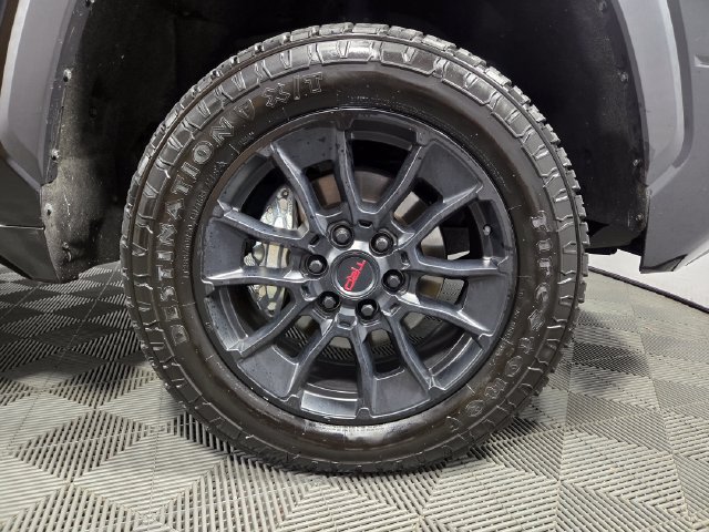 Used 2022 Toyota Tundra SR5 w/ SR5 Convenience Package AWD/4WD image 11