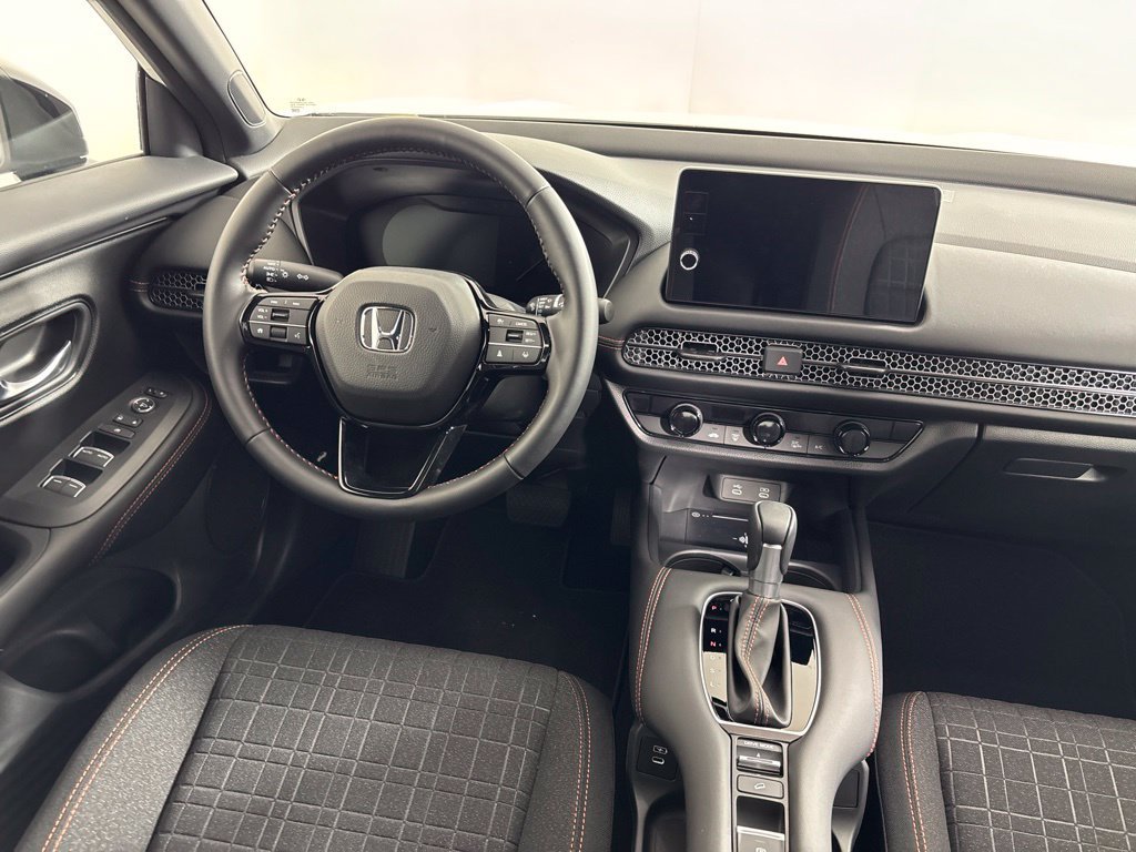 Used 2027 Honda HR-V Sport image 2