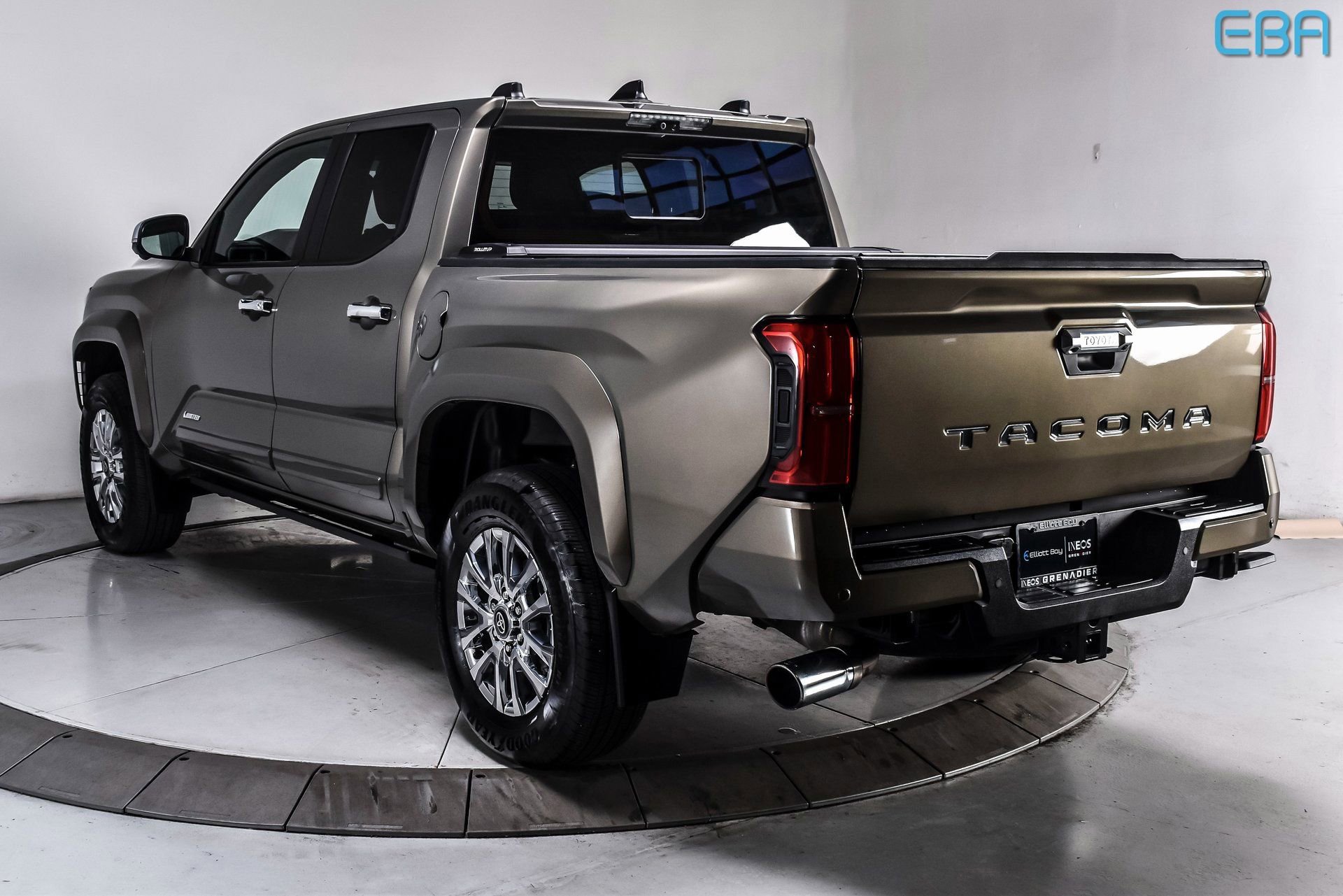 Used 2025 Toyota Tacoma Limited w/ Tow Tech Package image 6