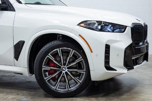 Certified 2026 BMW X5 xDrive40i w/ M Sport Package AWD/4WD image 4