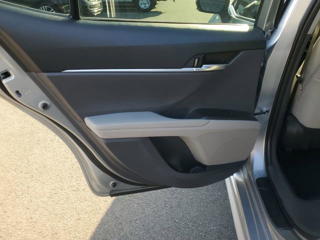 Used 2023 Toyota Camry SE w/ Cold Weather Package image 10