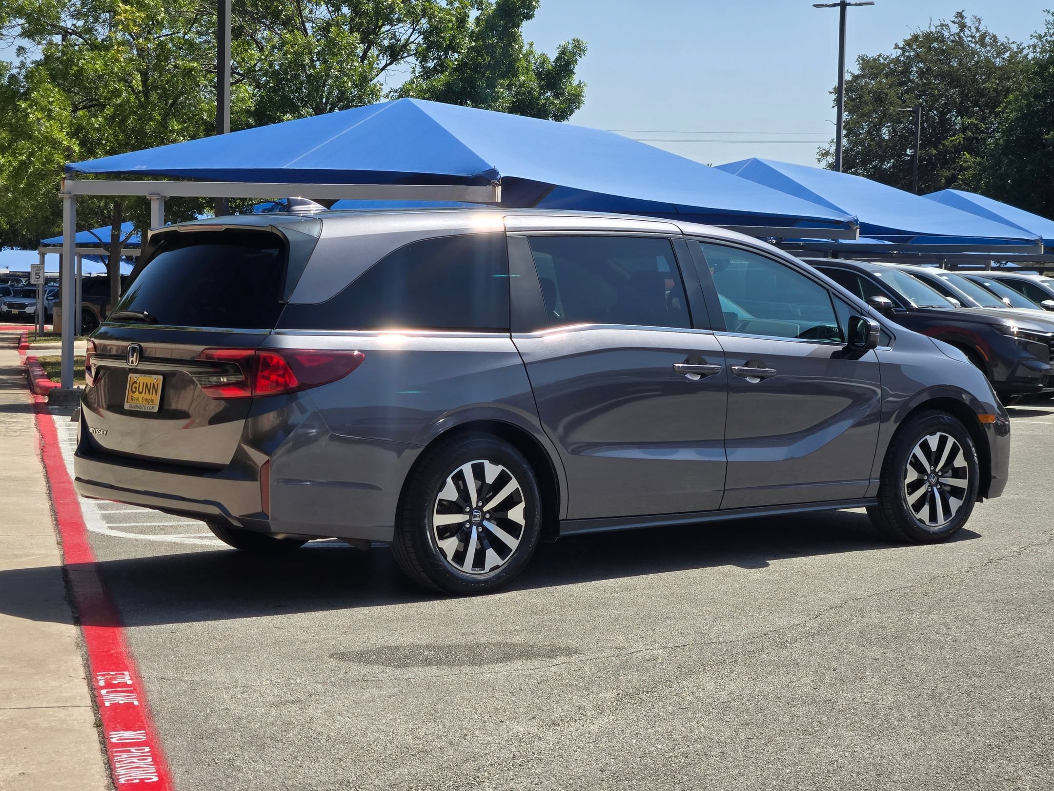 Certified 2025 Honda Odyssey EX-L image 3