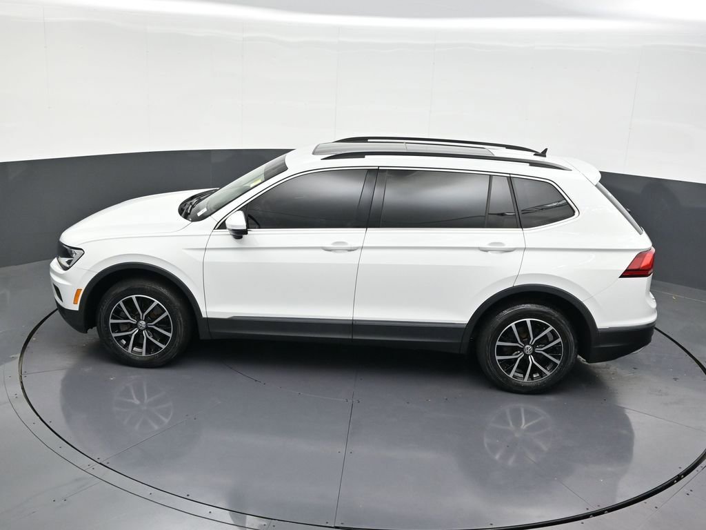Used 2021 Volkswagen Tiguan SE w/ Panoramic Sunroof Package image 17