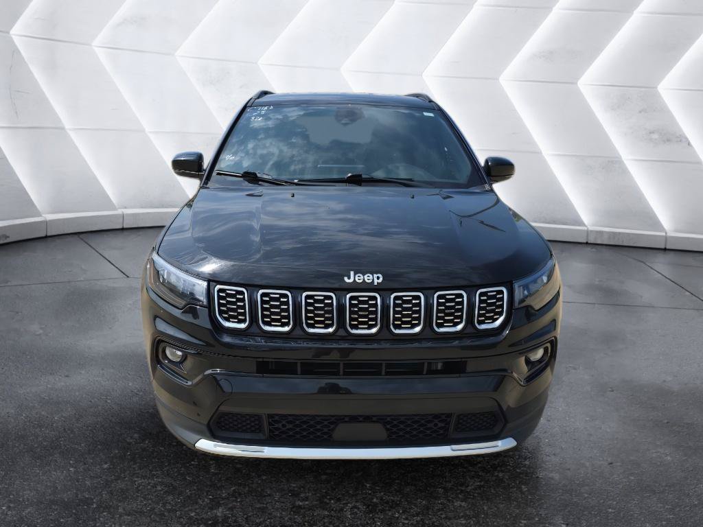 Used 2025 Jeep Compass Limited AWD/4WD image 2