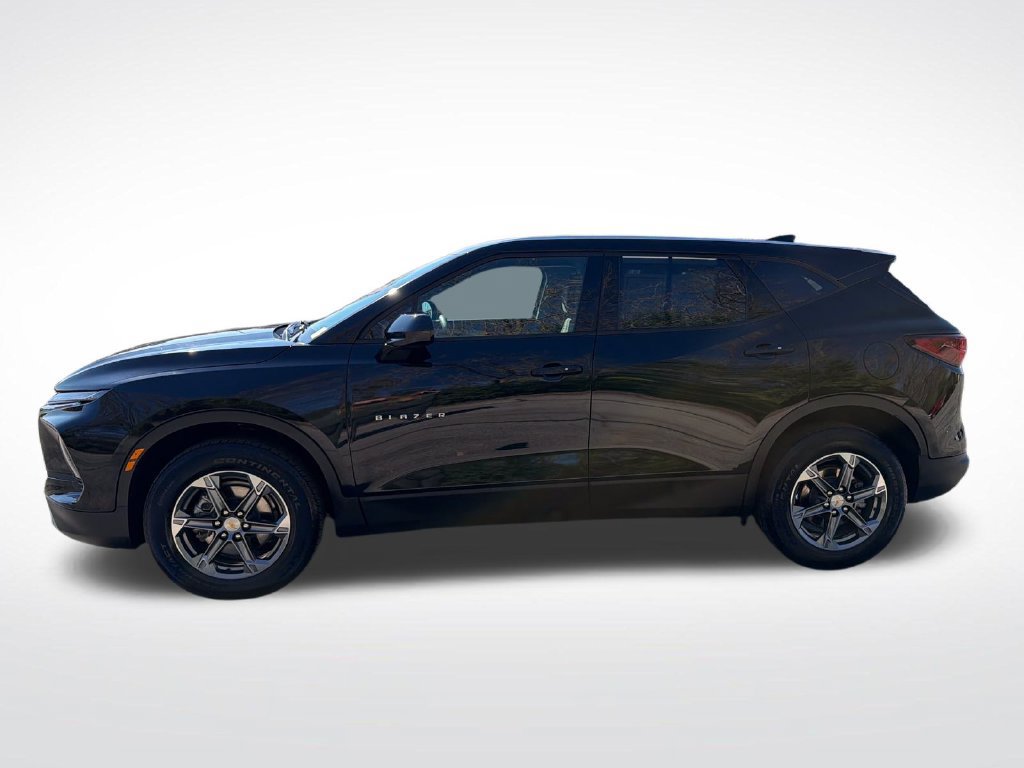 Used 2024 Chevrolet Blazer LT w/ Convenience Package FWD image 2