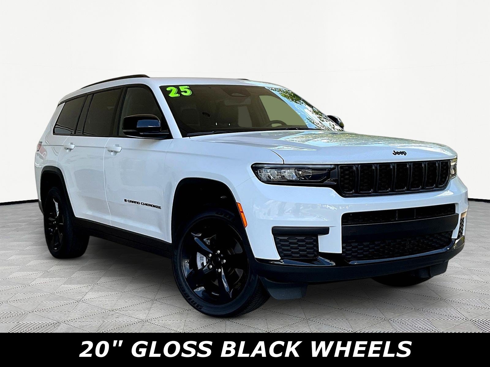Used 2023 Jeep Grand Cherokee L Altitude AWD/4WD image 3
