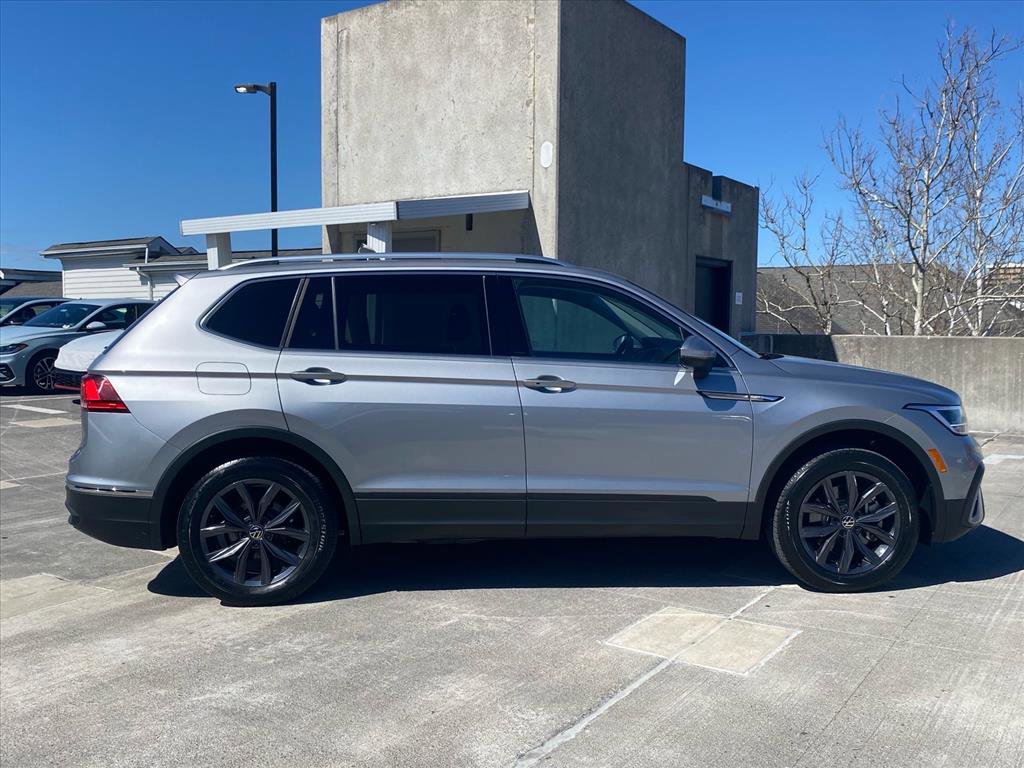 Certified 2023 Volkswagen Tiguan SE image 2