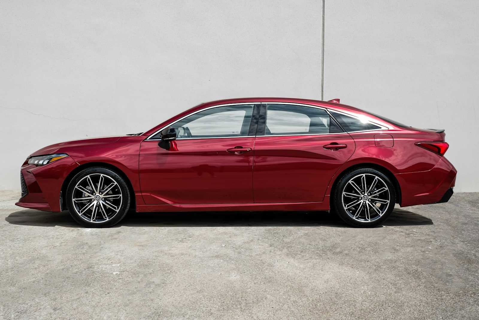 Used 2019 Toyota Avalon XSE image 14