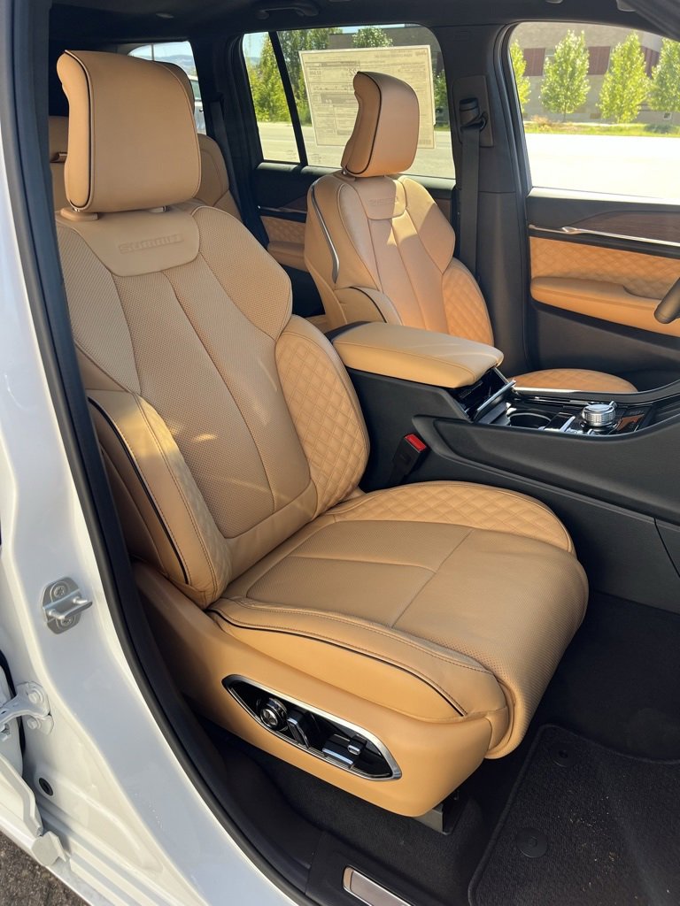 New 2025 Jeep Grand Cherokee Summit w/ Adv Protech Group IV image 18