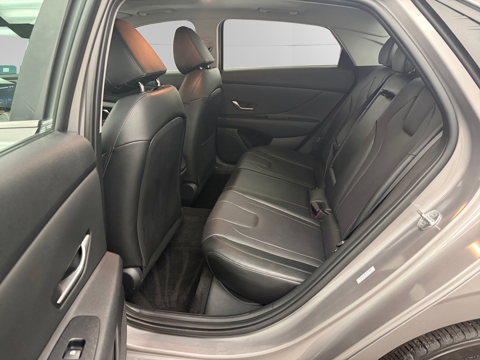 Used 2023 Hyundai Elantra Limited w/ Cargo Package image 13