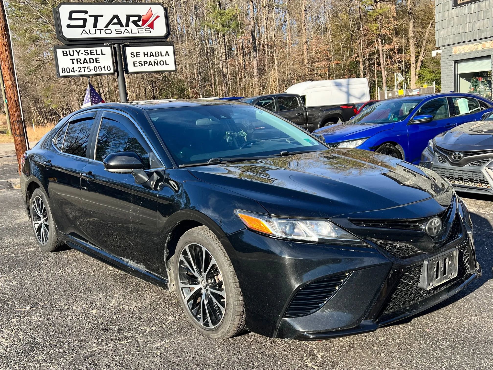 Used 2018 Toyota Camry SE image 1