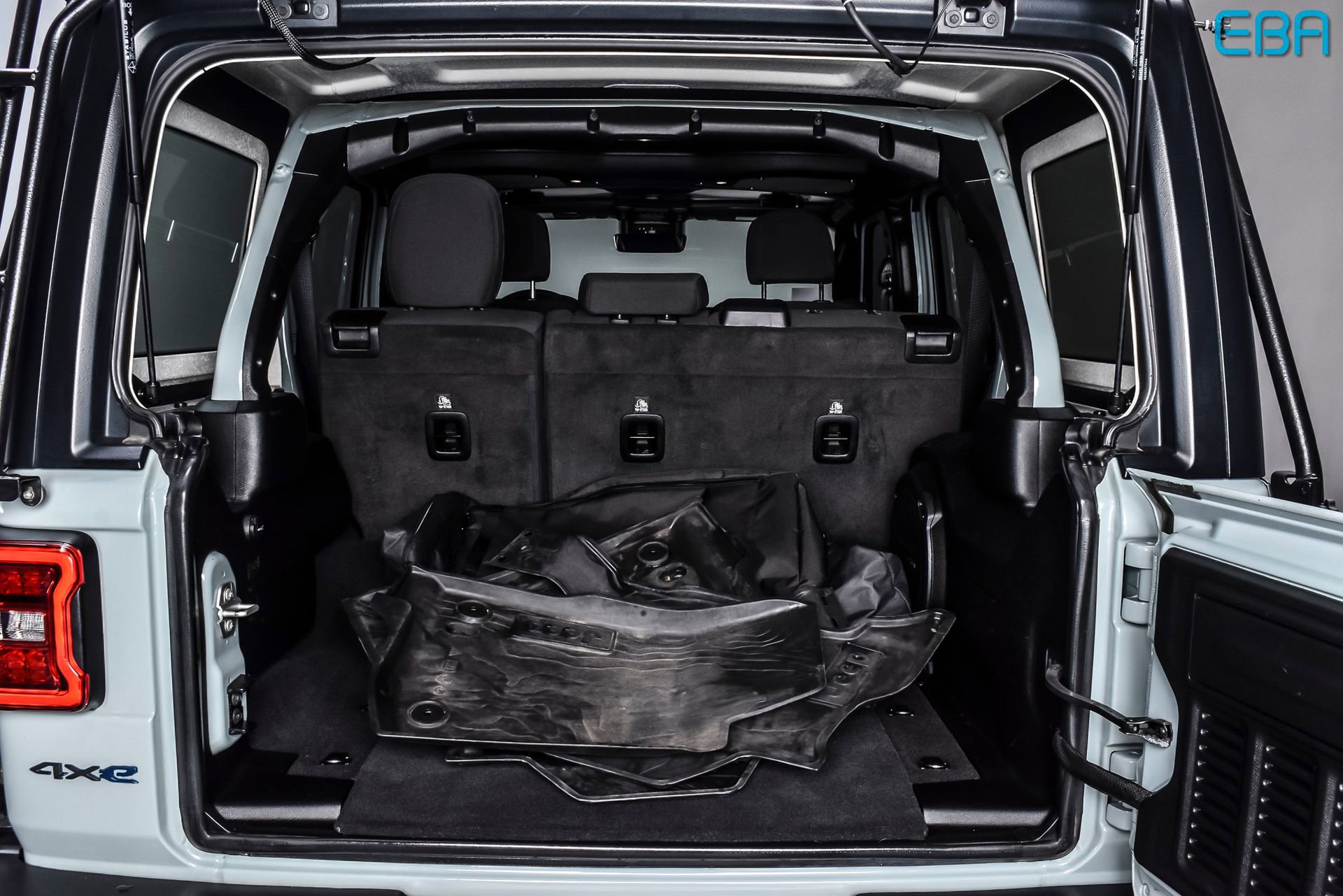 Used 2024 Jeep Wrangler Unlimited Rubicon 4xe w/ Technology Group image 13