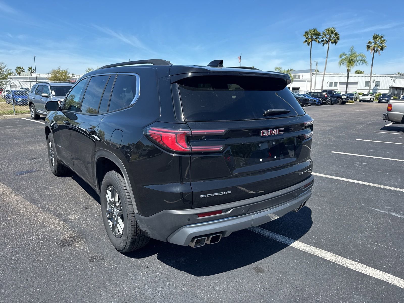 Used 2025 GMC Acadia Elevation image 5