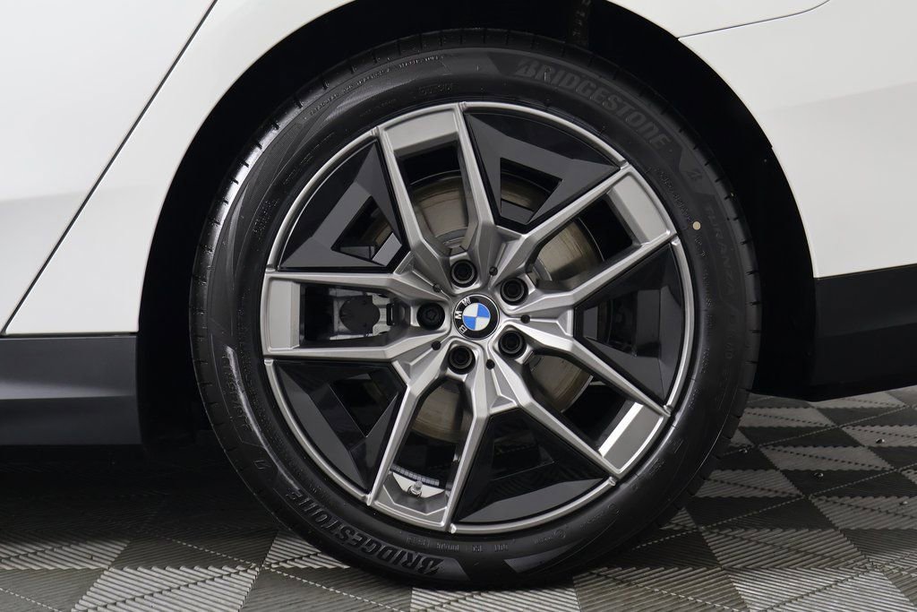 New 2026 BMW i5 eDrive40 w/ Executive Package image 10