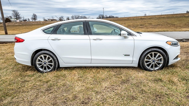 Used 2018 Ford Fusion Energi SE image 3