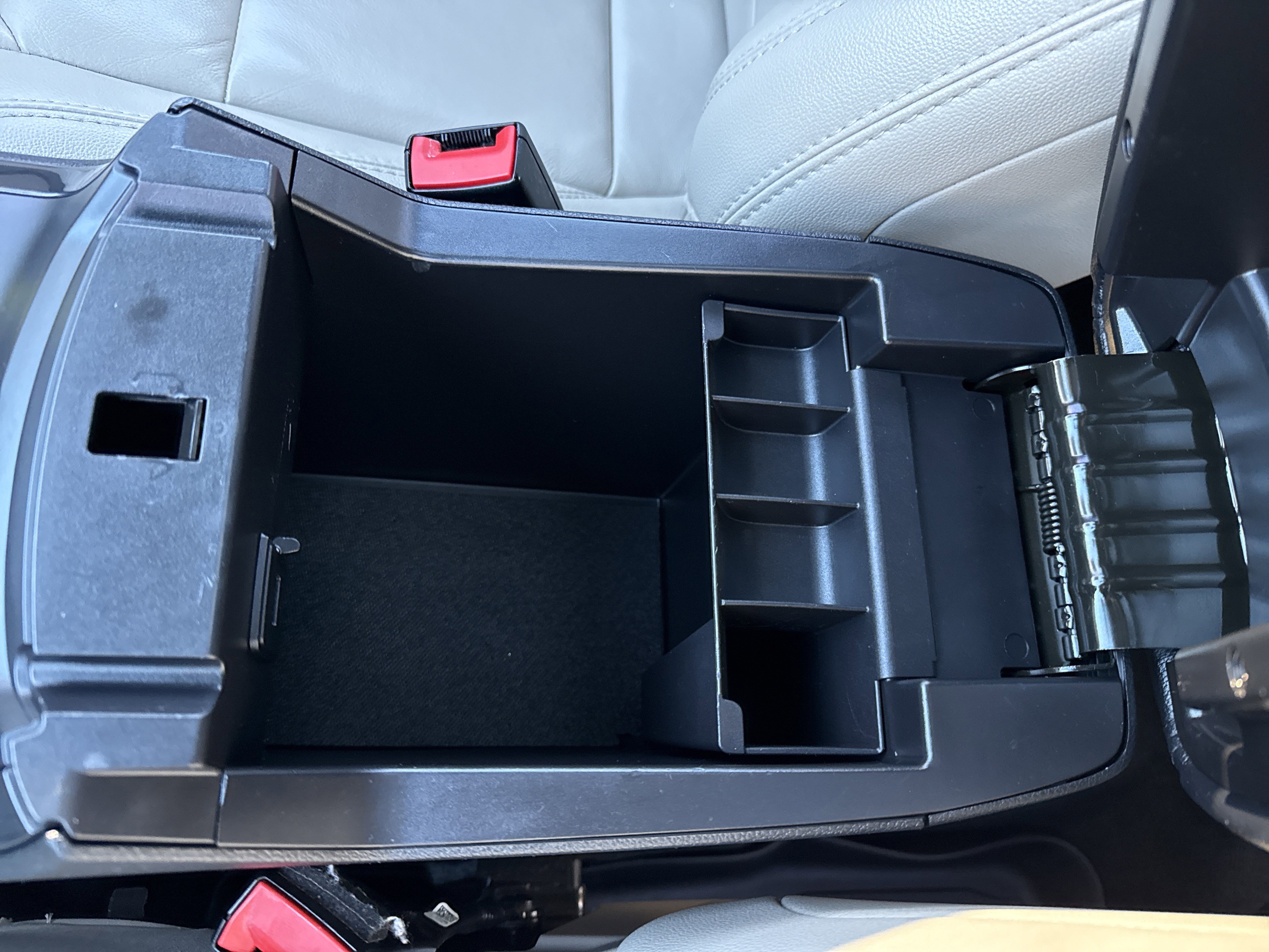 Used 2018 Ford Explorer XLT w/ Equipment Group 202A image 31