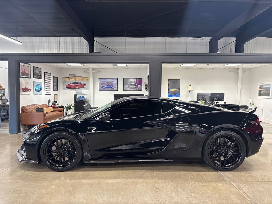 Used 2025 Chevrolet Corvette Z06 image 5