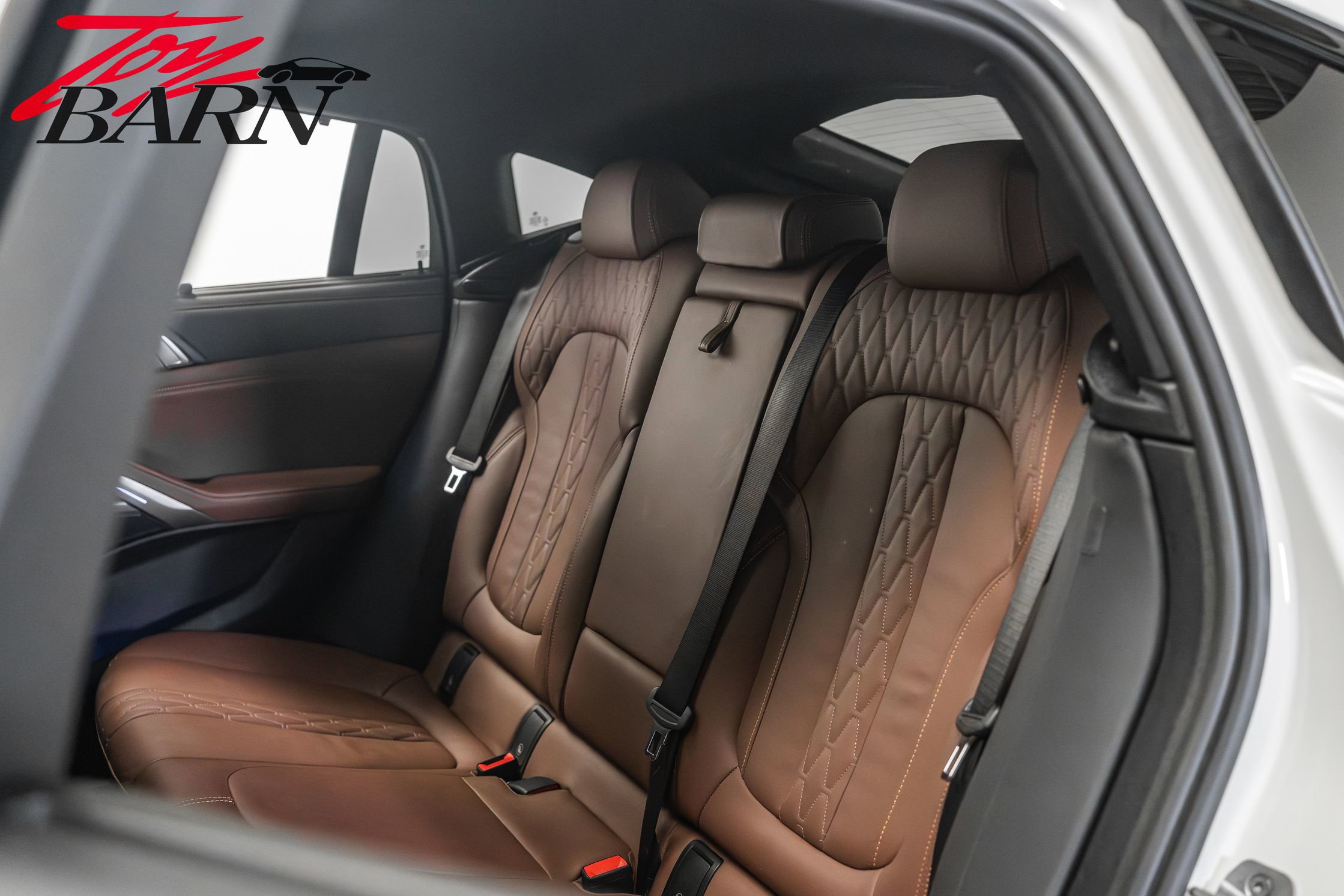 Used 2022 BMW X6 xDrive40i w/ Executive Package image 45