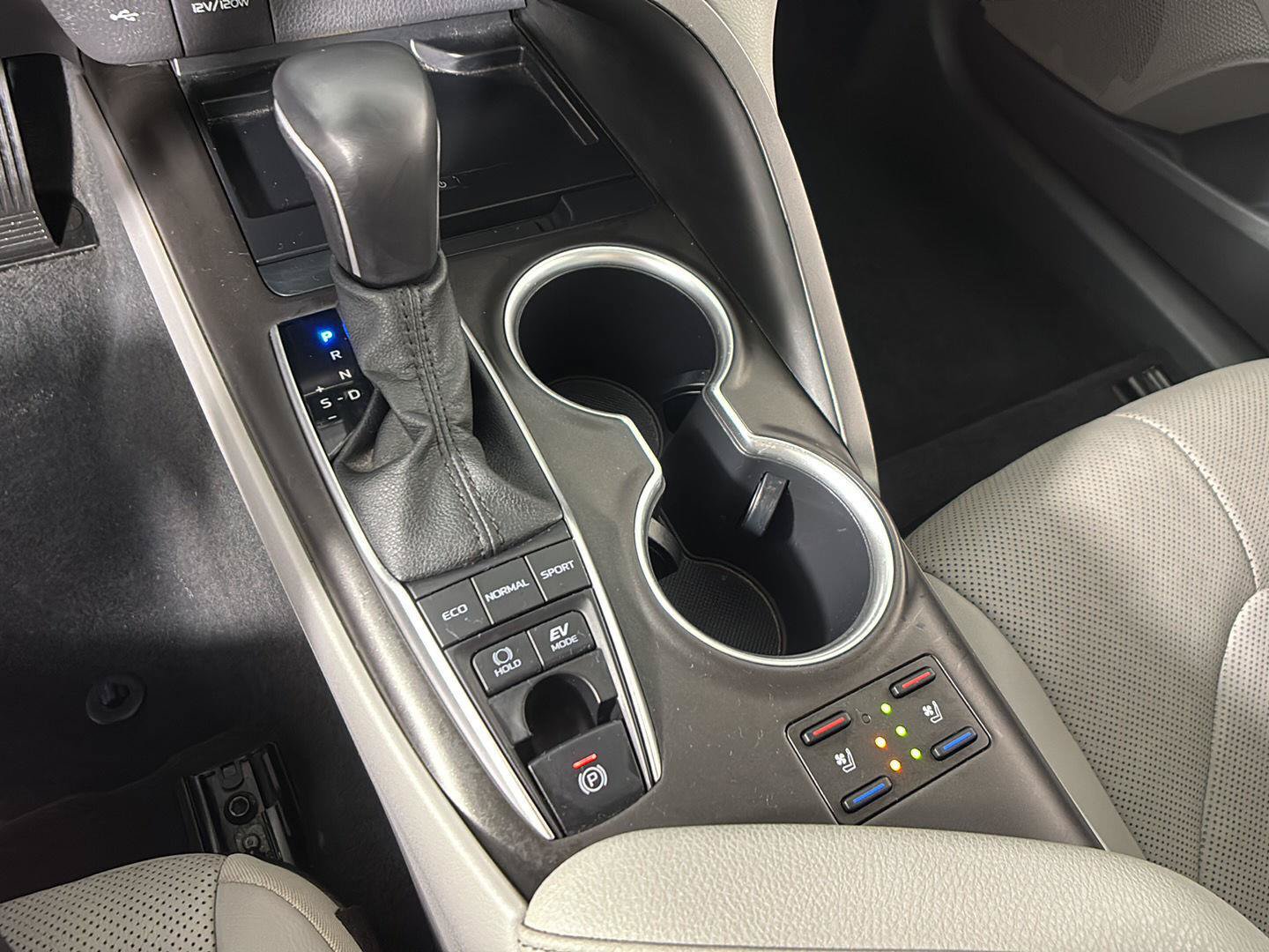 Used 2022 Toyota Camry XLE w/ Navigation Upgrade Package FWD image 32