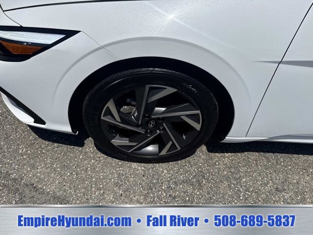 Used 2024 Hyundai Elantra SEL w/ Convenience Package FWD image 10