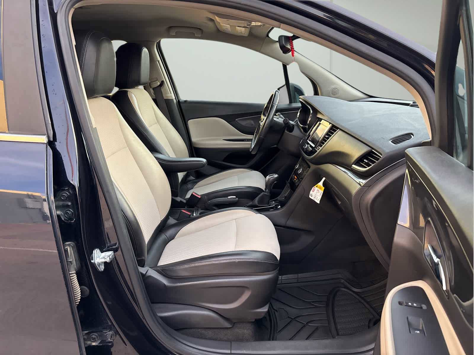 Used 2022 Buick Encore Preferred w/ Safety Package image 16