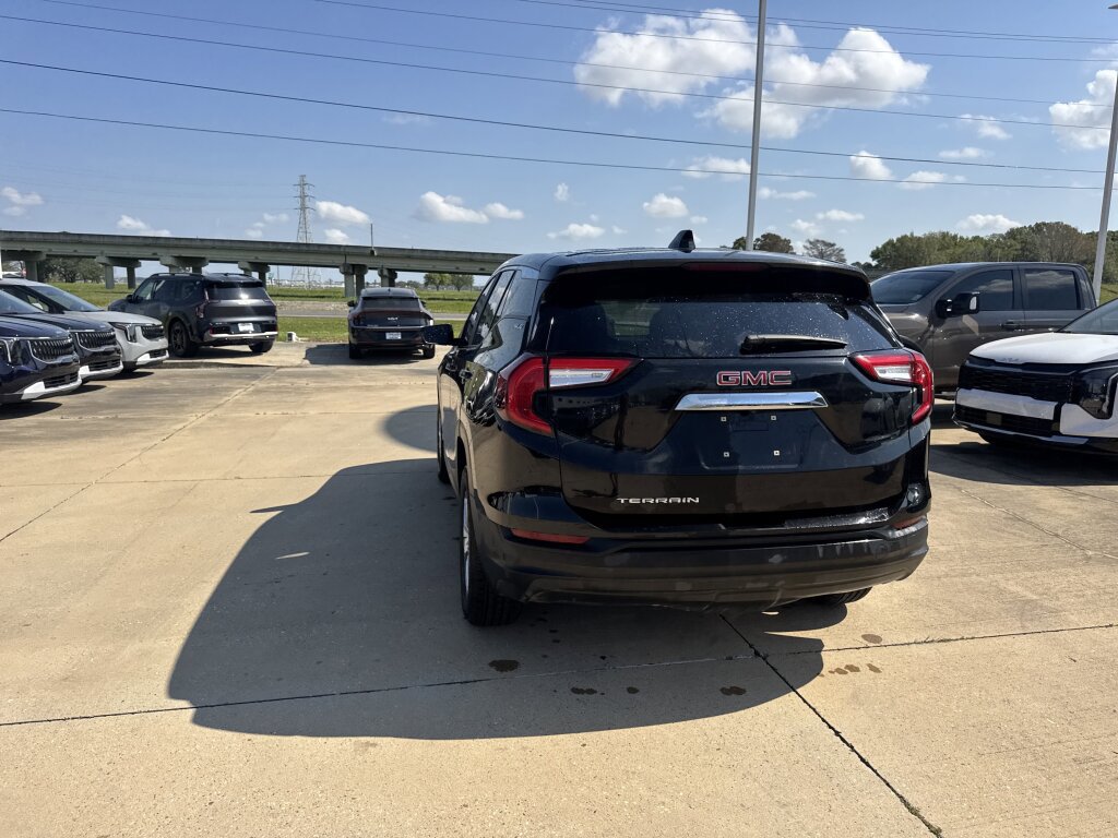 Used 2024 GMC Terrain SLE w/ LPO, Floor Liner Package image 16