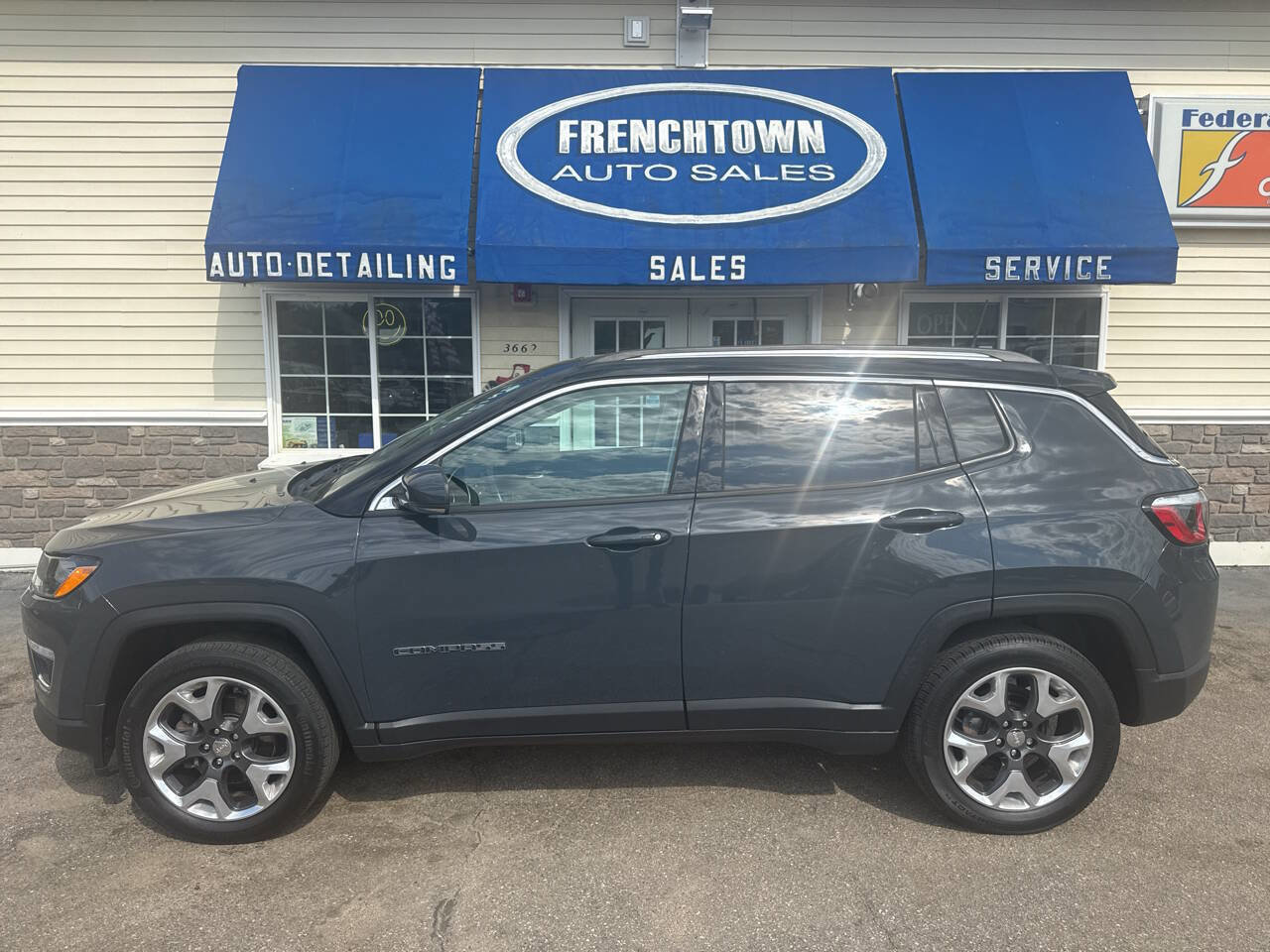 Used 2018 Jeep Compass Limited w/ Navigation Group AWD/4WD image 4