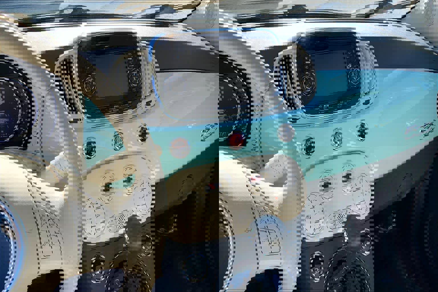 Used 2017 FIAT 500 Lounge image 6